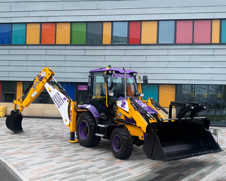 New JCB helps Lomond Dig deep for children’s charity